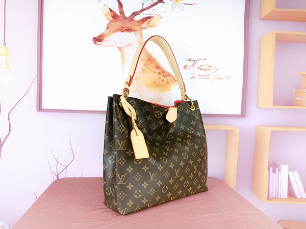 ルイヴィトンバッグ背面デザイン